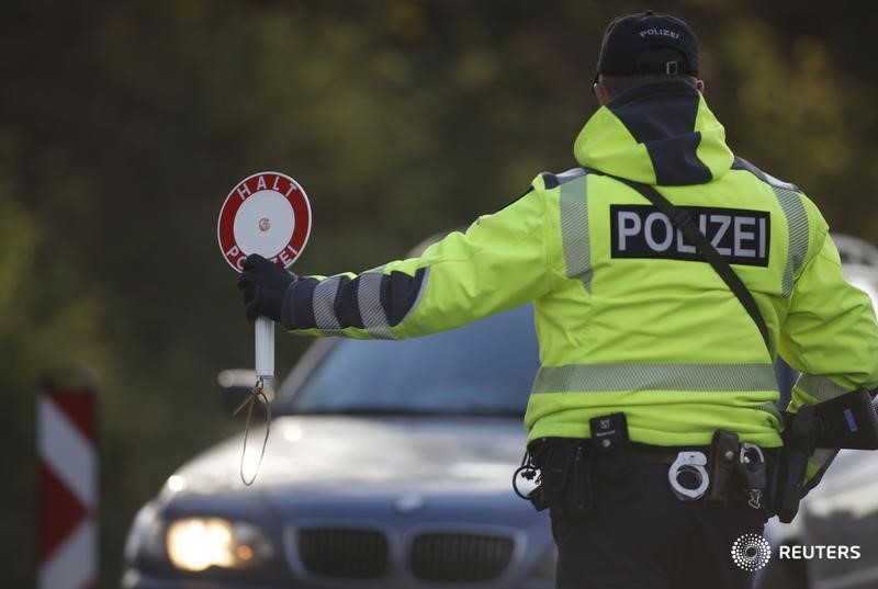 © Reuters. Alemania detiene un hombre que habría vendido armas a responsables de ataques de París