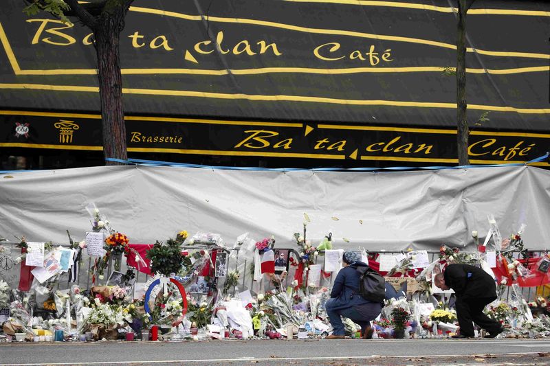 © Reuters. UN PRÊTRE TRADITIONALISTE RELEVÉ DE SES FONCTIONS À LYON