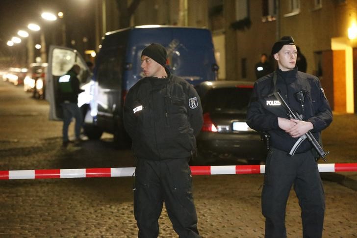 © Reuters. شرطة برلين تفرج عن اثنين اشتبهت في تخطيطهما لتنفيذ هجوم