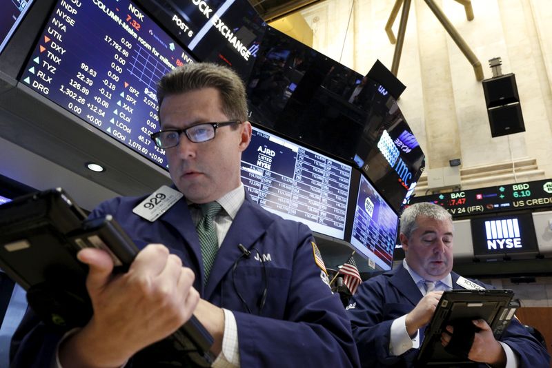 © Reuters. أسهم أمريكا تفتح مستقرة مع تركيز المستثمرين على مبيعات العطلة
