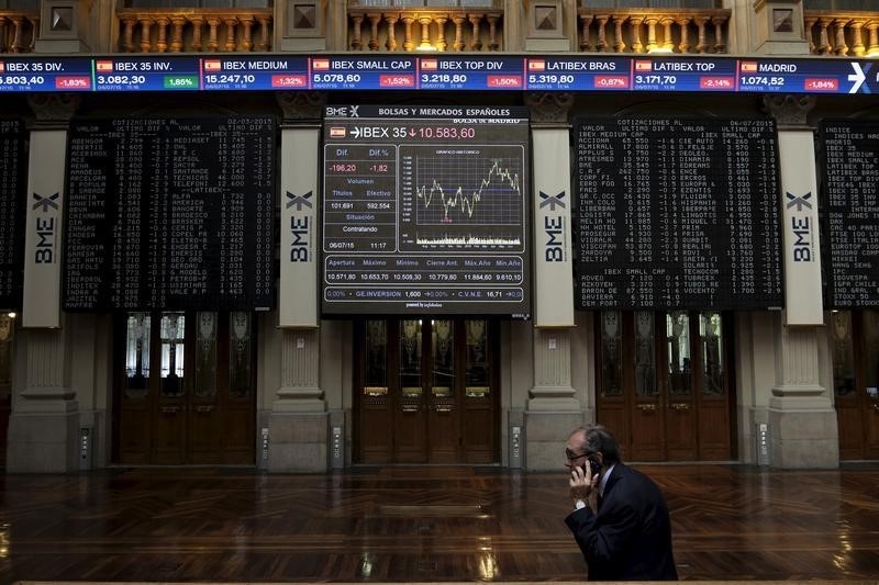 © Reuters. La bolsa española cierra con leve baja en sesión de rango estrecho