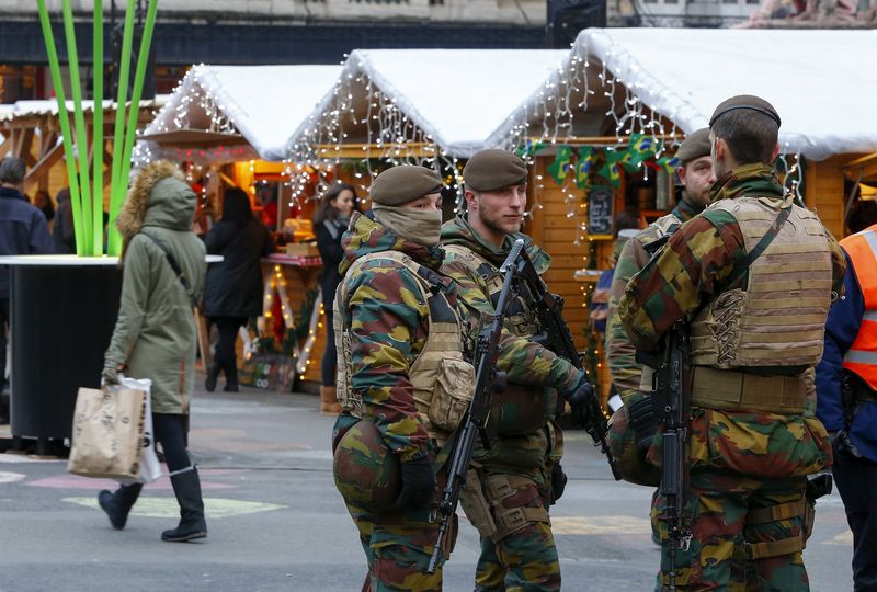© Reuters. بلجيكا توجه الاتهام لسادس مشتبه به بشأن هجمات باريس