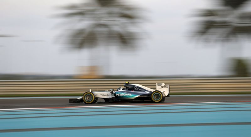 © Reuters. Rosberg, da Mercedes, em treinos livres para o Grande Prêmio de Fórmula 1 de Abu Dhabi