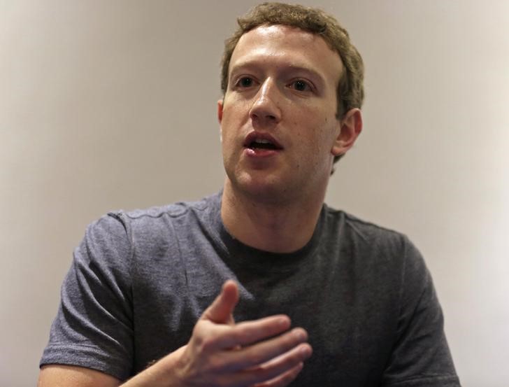 © Reuters. Facebook CEO Mark Zuckerberg speaks during a Reuters interview at the University of Bogota