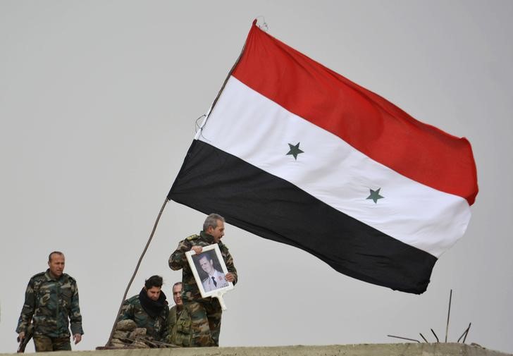 © Reuters. التلفزيون السوري: الجيش ينتزع أراضي من الدولة الإسلامية في حلب