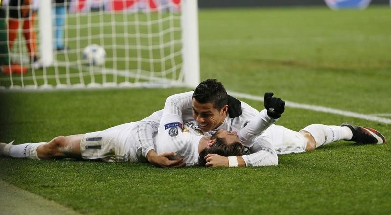 © Reuters. Benítez dice que Bale es libre de elegir su posición de ataque 
