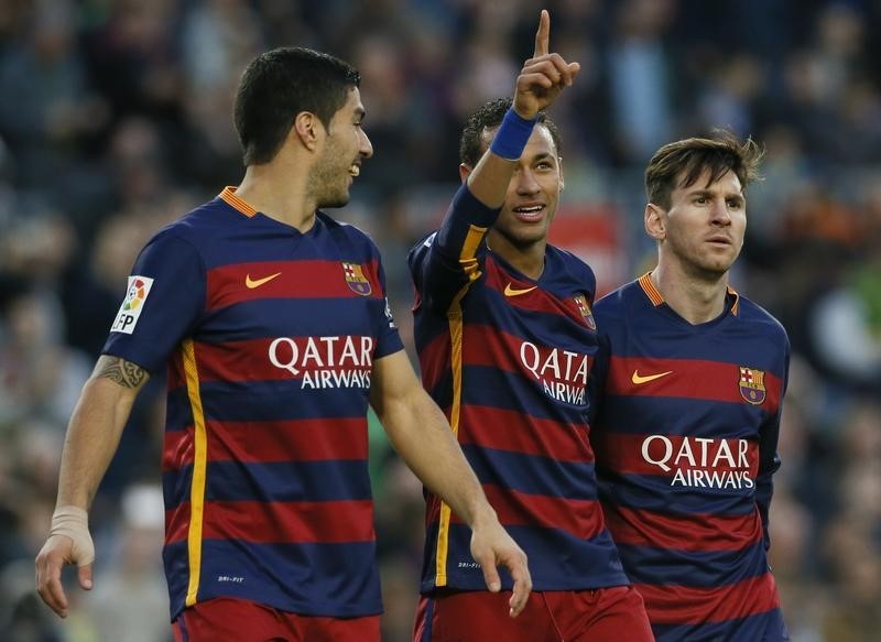 © Reuters. ثنائية نيمار تقود برشلونة لفوز كبير على سوسيداد في دوري اسبانيا
