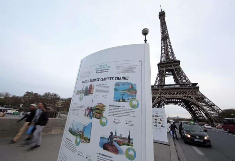 © Reuters. An information board about climate change is seen on a bridge near the Eiffel Tower ahead of the World Climate Conference 2015 (COP21), in Paris