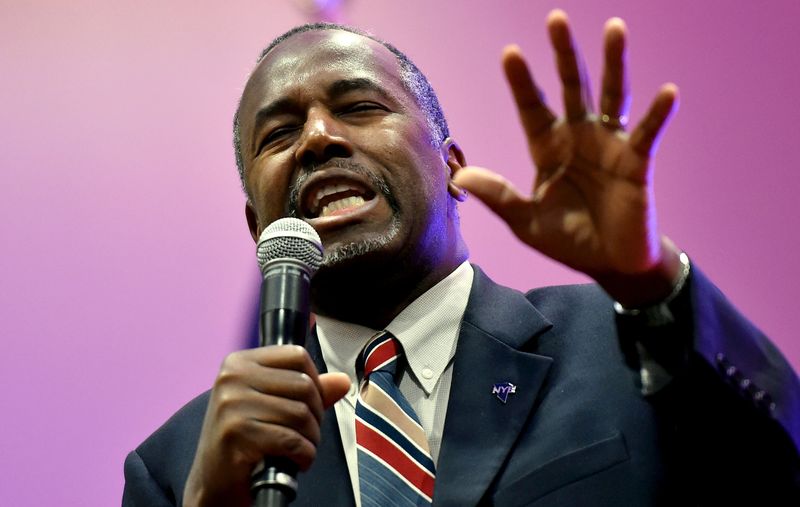 © Reuters. U.S. Republican presidential candidate Ben Carson speaks at a campaign event in Pahrump, Nevada