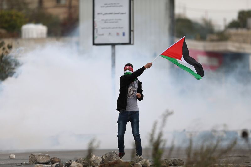 © Reuters. الشرطة الاسرائيلية تقتل فلسطينيا طعن شرطيا بالقدس