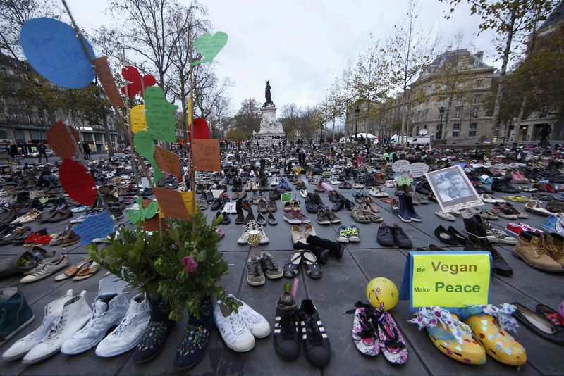 © Reuters. Marchas internacionales elevan la presión sobre la cumbre del clima de París