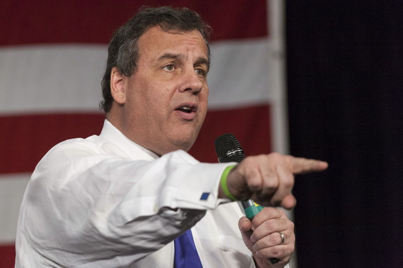 © Reuters. U.S. Republican presidential candidate Chris Christie speaks at the Growth and Opportunity Party at the Iowa State Fairgrounds in Des Moines, Iowa