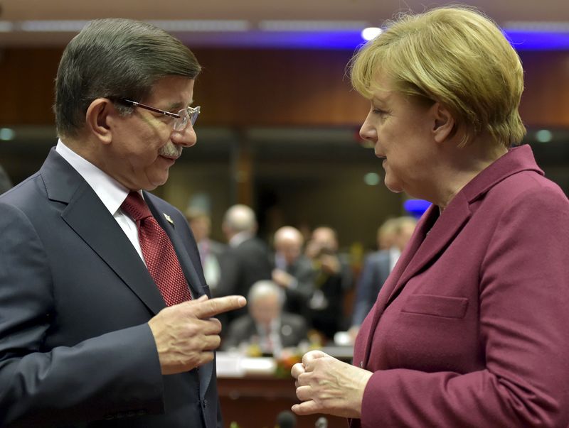© Reuters. ميركل تؤكد التوصل لاتفاق بقيمة 3 مليار يورو مع تركيا بشأن المهاجرين