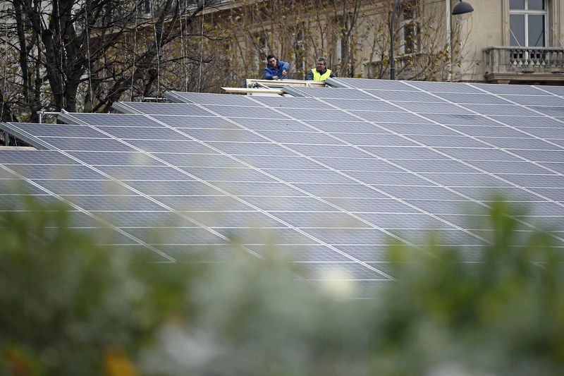 © Reuters. فرنسا والهند تطلقان تحالفا عالميا لتوليد الطاقة الشمسية