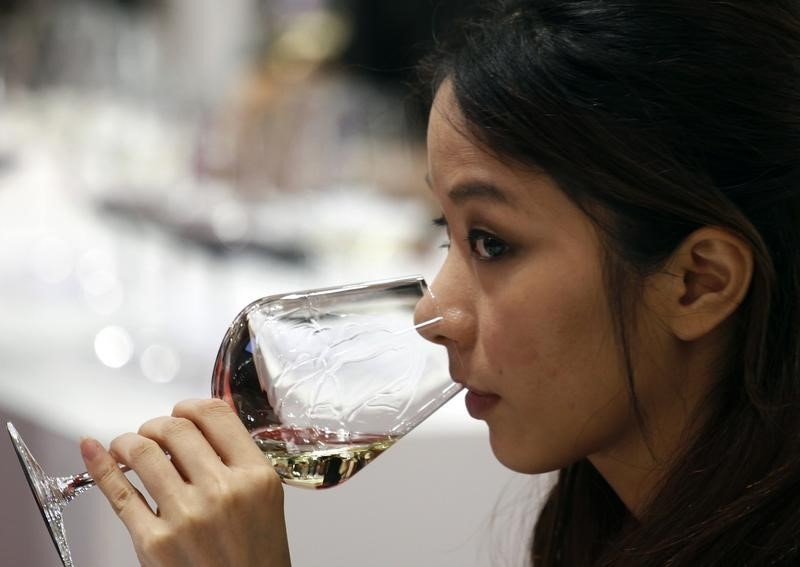 © Reuters. ارتفاع درجة حرارة الأرض يؤثر على صناعة النبيذ