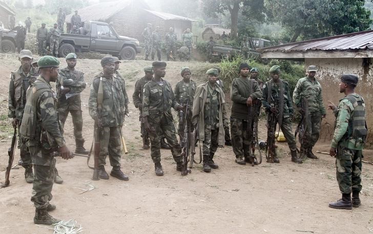 © Reuters. مقتل 30 على الأقل في قتال بالكونجو الديمقراطية بين الجيش ومتمردين