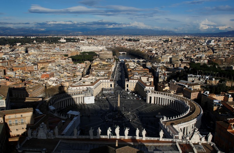 © Reuters. A general view of Saint Peter's Square and the city of Rome is seen from Saint Peter's Basilica at the Vatican