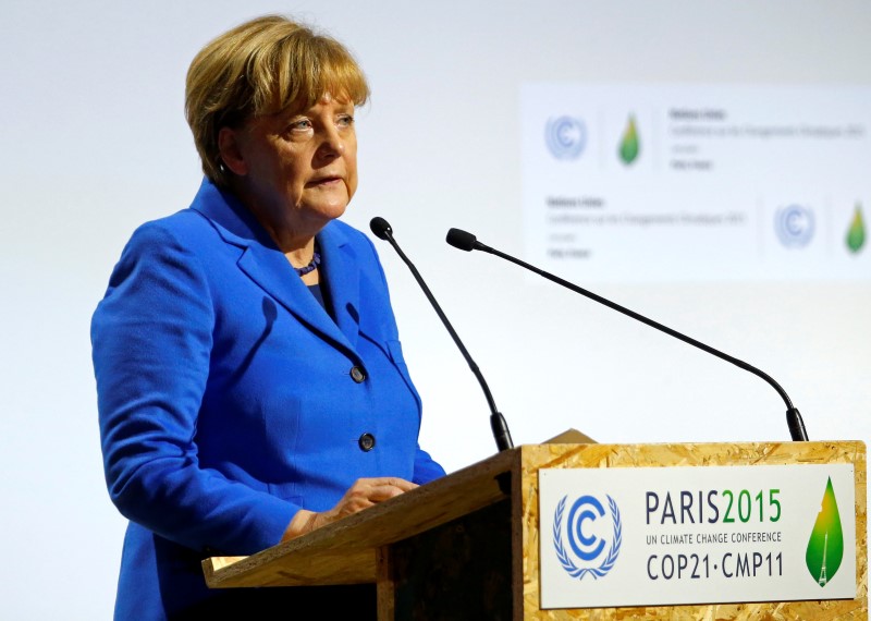 © Reuters. ميركل: اتفاق المناخ بحاجة إلى آليات مراجعة ملزمة