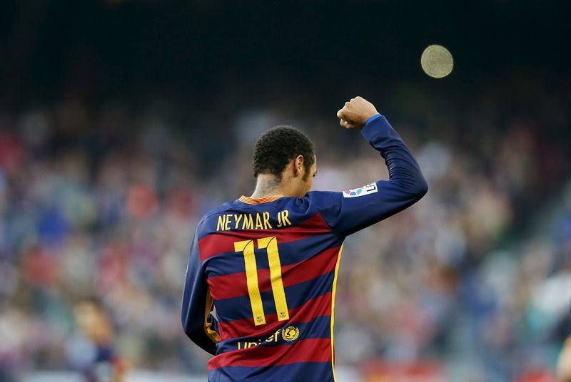 © Reuters. Neymar comemorando gol contra o Villarreal pela Liga Espanhola, em Barcelona