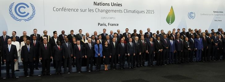 © Reuters. Líderes mundiais durante abertura de conferência sobre o clima, na França
