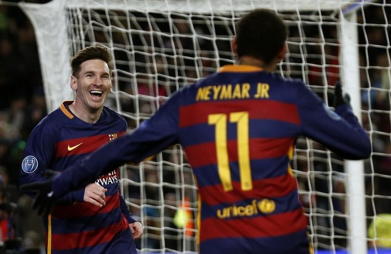 © Reuters. Messi, Ronaldo y Neymar competirán por el Balón de Oro