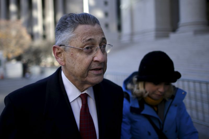 © Reuters. Former New York State Assembly Speaker Sheldon Silver arrives at the Manhattan U.S. District Courthouse in New York