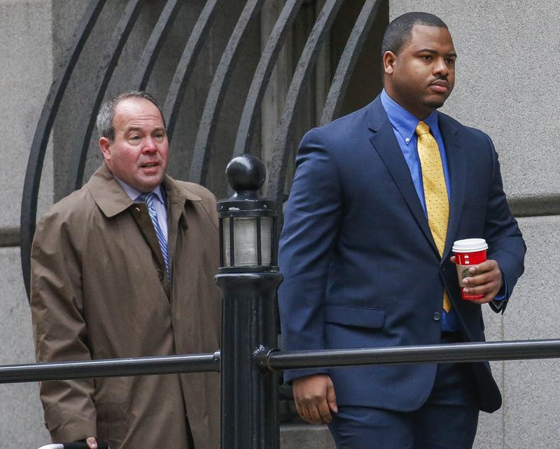 © Reuters. Baltimore Police Officer William Porter approaches the court house in Baltimore