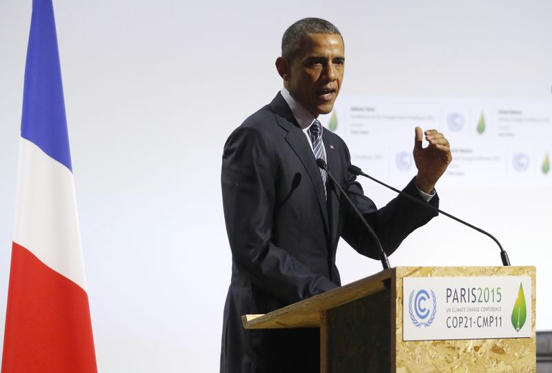 © Reuters. US President Barack Obama delivers a speech on the opening day of the World Climate Change Conference 2015 in Le Bourget