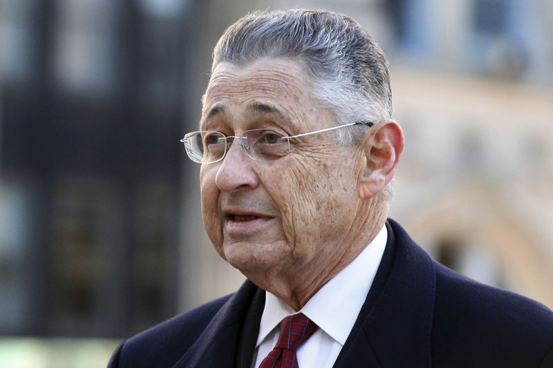 © Reuters. Former New York State Assembly Speaker Sheldon Silver arrives at the Manhattan U.S. District Courthouse in New York