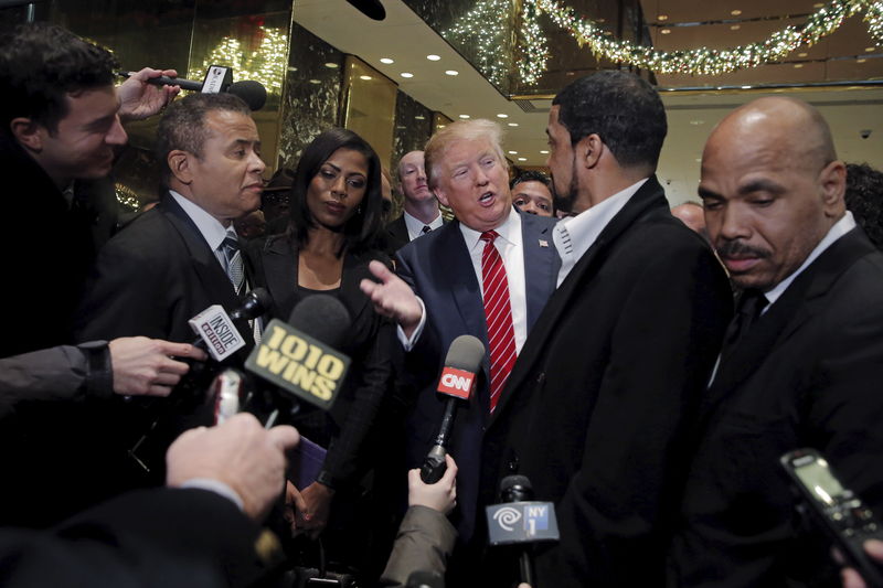 © Reuters. Presidential candidate Donald Trump speaks to the media after meeting with a group of black pastors at his office in the Manhattan borough of New York