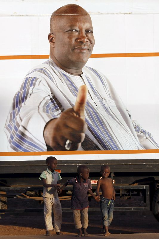 © Reuters. لجنة الانتخابات: فوز كابوري في انتخابات رئاسة بوركينا فاسو