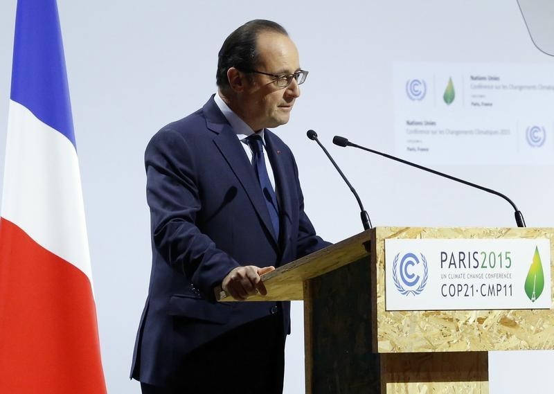 © Reuters. زعماء العالم يربطون في باريس بين محاربة الإرهاب ومكافحة التغير المناخي