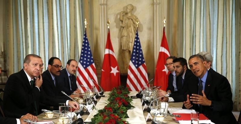 © Reuters. Presidente dos EUA, Barack Obama, em encontro com presidente turco, Tayyip Erdogan, em Paris