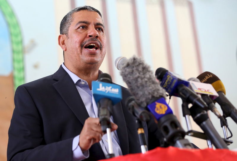 © Reuters. رئيس وزراء اليمن يرفض تعديلا وزاريا أجراه الرئيس