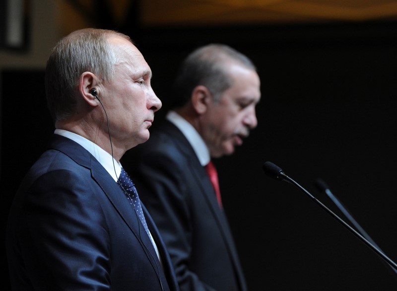 © Reuters. Russia's President Putin is pictured during a joint news conference with his Turkish counterpart Erdogan in Ankara
