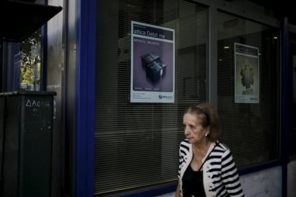 © Reuters. Grecia levantará los controles de capital para mediados de 2016
