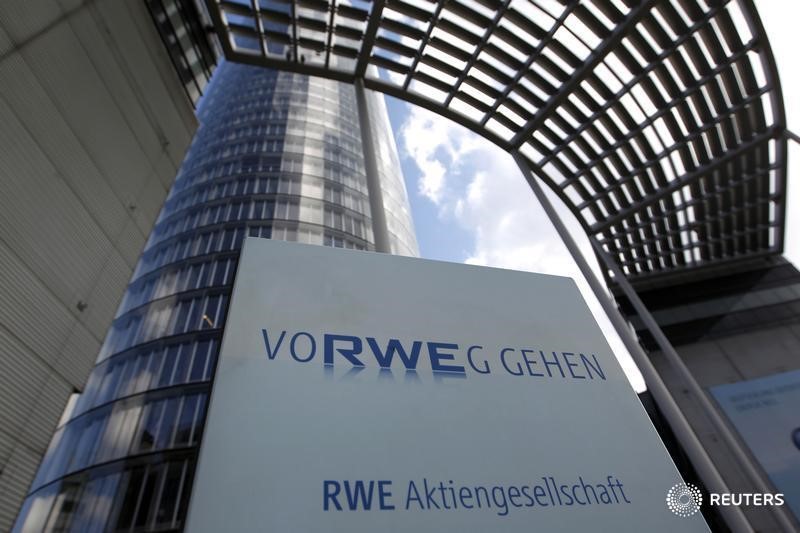 © Reuters. The headquarters of German power supplier RWE are pictured in Essen