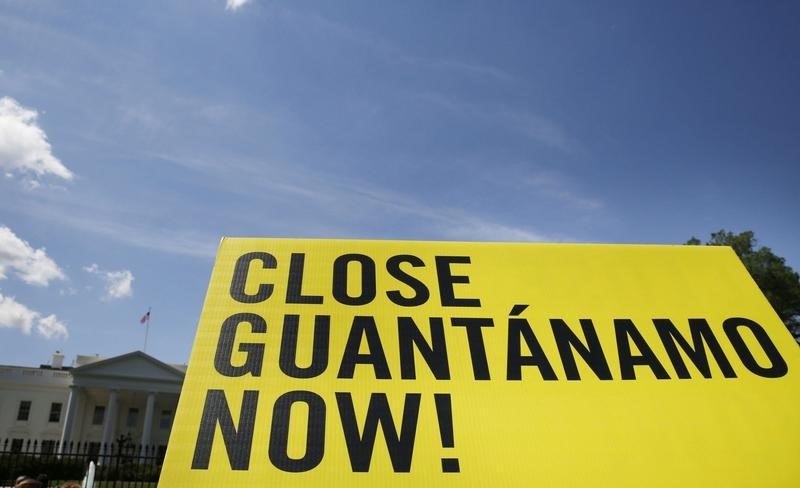 © Reuters. صحيفة: البيت الأبيض يرفض خطة البنتاجون لإغلاق سجن جوانتانامو