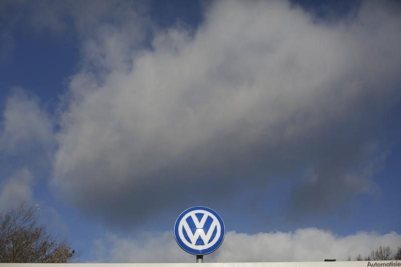© Reuters. VW y varios bancos pactan un préstamo puente de 20.000 millones