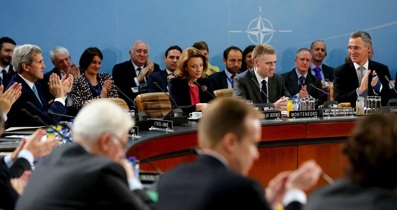 © Reuters. كيري: توسعة حلف الأطلسي ليست خطرا على روسيا