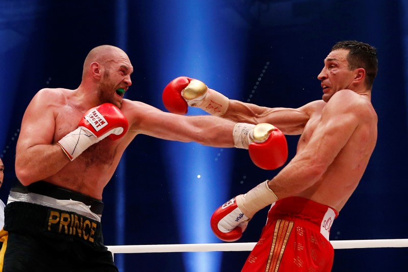© Reuters. كليتشكو يطلب مواجهة فيوري مجددا على ألقاب الملاكمة للوزن الثقيل