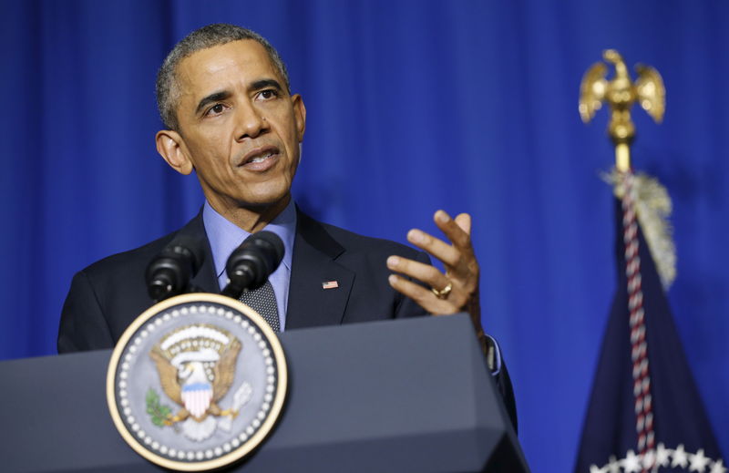 © Reuters. U.S. President Barack Obama holds a news conference at the conclusion of his visit to Paris 