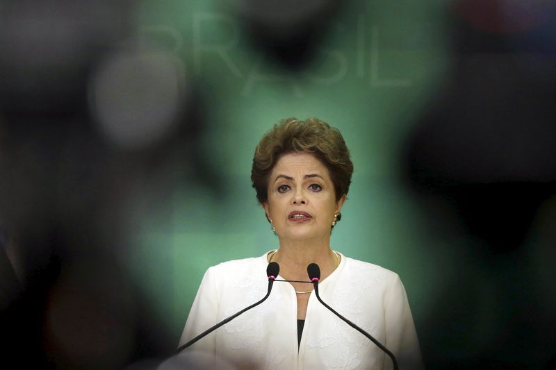 © Reuters. Brazil's President Dilma Rousseff speaks during a news conference at the Planalto Palace, in Brasilia