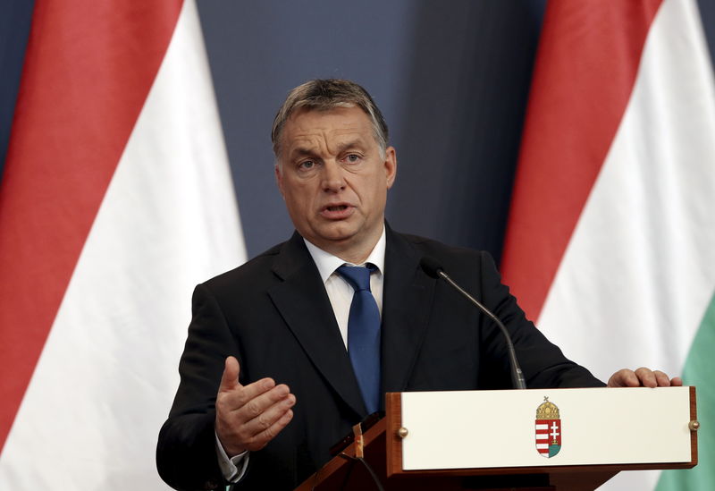 © Reuters. Hungary's Prime Minister Orban speaks during a news conference in Budapest