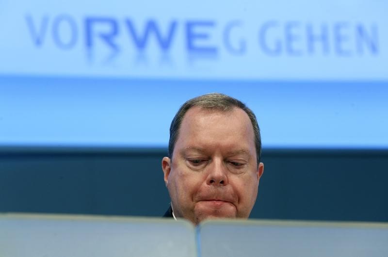 © Reuters. Peter Terium CEO of German power supplier RWE reacts during the annual shareholders meeting in Essen