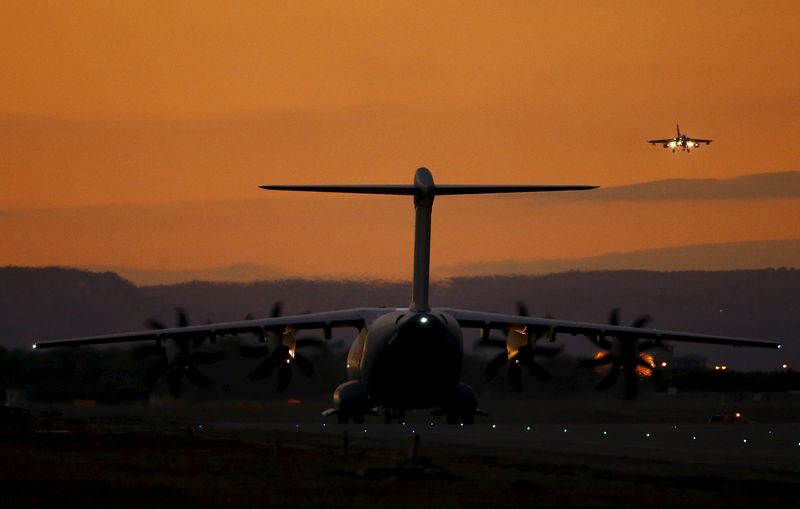 © Reuters. An RAF A400M military transport plane taxis on the runway after landing at RAF Akrotiri in southern Cyprus