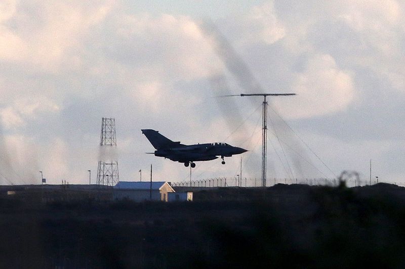 © Reuters. بريطانيا تنضم لحملة قصف سوريا وبوتين يتوعد تركيا بعقوبات جديدة