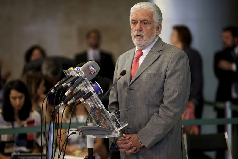 © Reuters. Ministro-chefe da Casa Civil, Jaques Wagner, dá entrevista coletiva no Palácio do Planalto, em Brasília