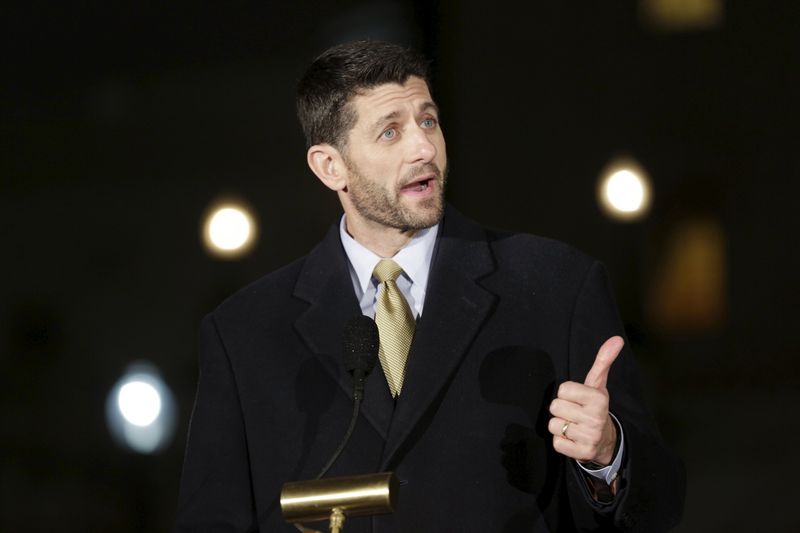 © Reuters. U.S. House Speaker Paul Ryan (R-WI) speaks at the annual U.S. Capitol Christmas Tree lighting in Washington