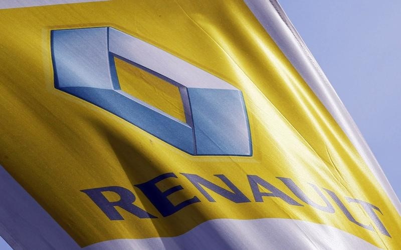 © Reuters. RETOUR DE RENAULT EN F1 COMME ÉCURIE À PART ENTIÈRE